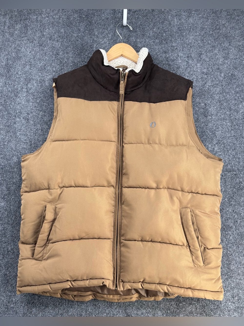 American Outdoorsman Brown & Tan Puffer Vest Men’s L Gorpcore Sherpa Collar